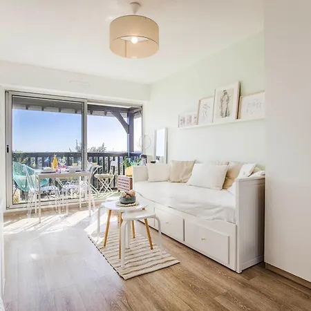 Апартаменты Cosy Avec Vue Imprenable Sur - Acces Direct - Proche Centre Кабур